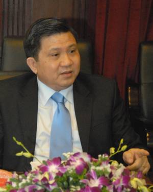 Thống đốc Nguyễn Văn Giàu cho biết tổng vốn dành cho gói kích cầu thứ hai (hỗ trợ 4% lãi suất vốn vay trung dài hạn) vào khoảng 70.000 tỷ đồng.